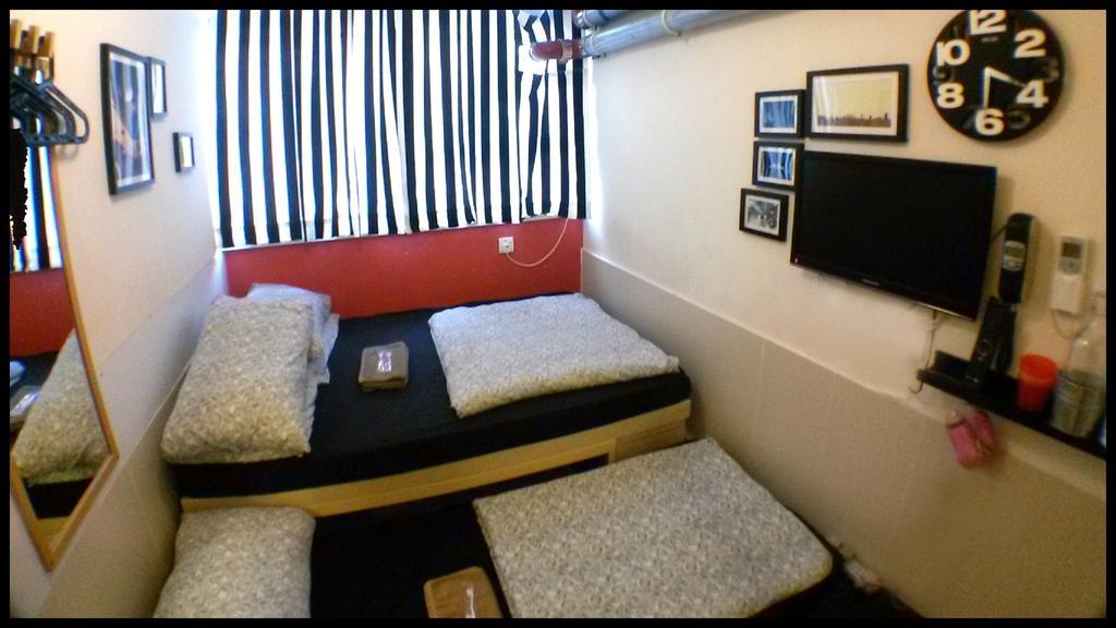 Micro Hotel Hong Kong Room photo